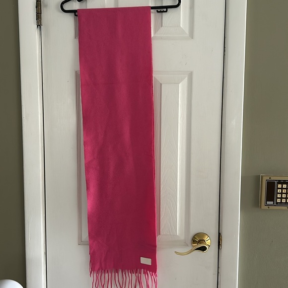 COACH WOOL/ CASHMERE BLEND MUFFLER FRINGE SCARF W COACH LEATHER PATCH - Picture 7 of 7